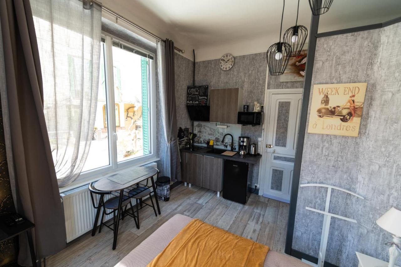Studio Malou, Cuisine, Salle D'Eau, Terrasse Amenagee Olliergues Eksteriør billede