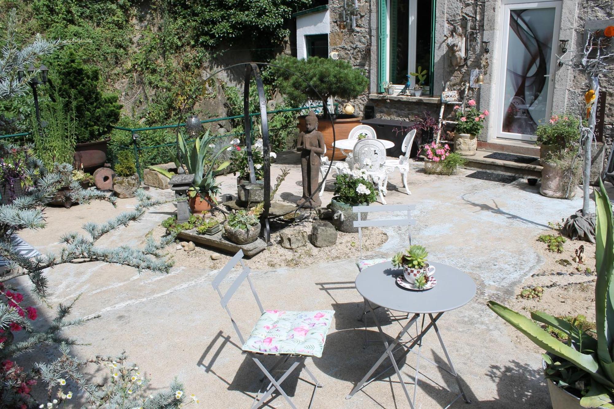 Studio Malou, Cuisine, Salle D'Eau, Terrasse Amenagee Olliergues Eksteriør billede